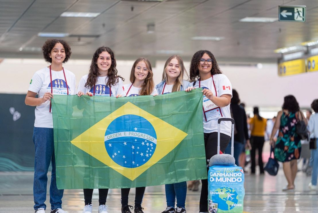 Mulheres do futuro: Ganhando o Mundo já deu oportunidade a 781 meninas da  rede estadual | O Portal da Mulher Paranaense