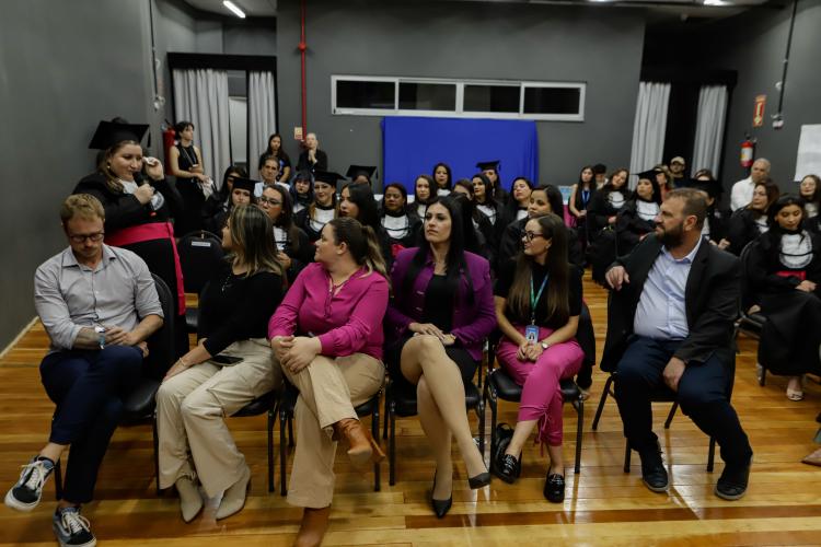 Mulheres de Campina Grande do Sul recebem diploma de Empreendedoras da Beleza