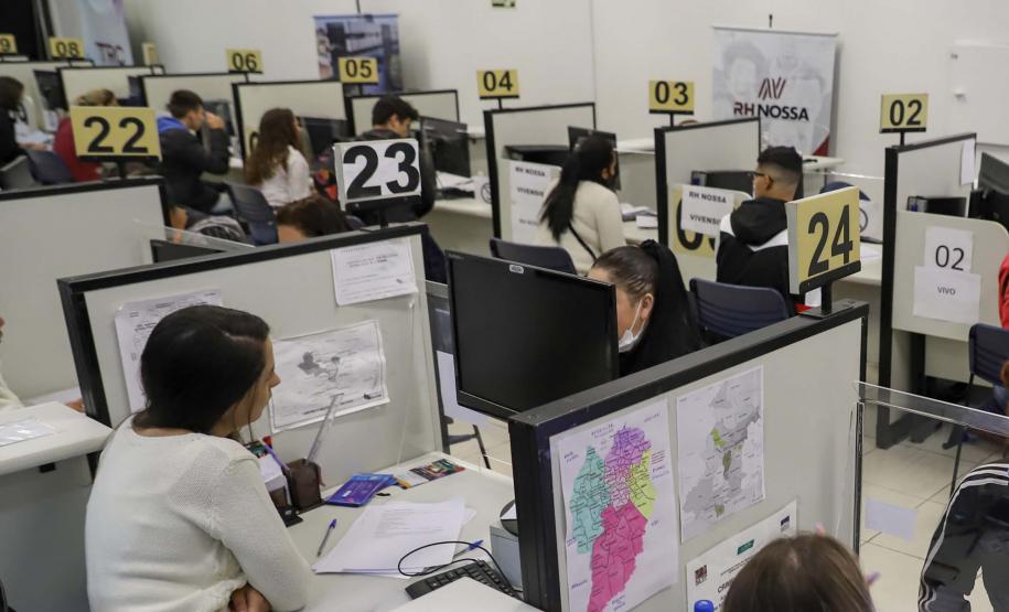 Semana começa com 14,5 mil vagas disponíveis nas Agências do Trabalhador do Paraná