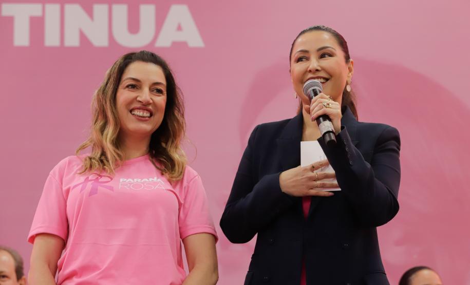 A primeira-dama, Luciana Saito Massa, realiza, no Palácio Iguaçu, o Paraná Rosa em Ação.